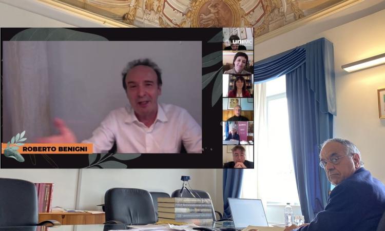 “Dante ci rende felici”: Roberto Benigni mattatore del pomeriggio sui social di Unimc