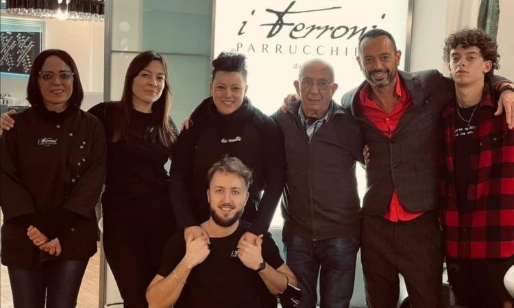 Monte San Giusto, 90 anni e non sentirli: da 'Ferroni' l'arte della coiffure è un affare di famiglia