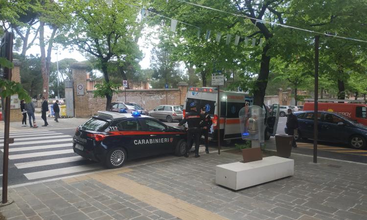 Macerata, in strada in stato confusionale: salvato dall'amico che lo riconosce (FOTO) Macerata, in strada in stato confusionale: salvato dall'amico che lo riconosce (FOTO)