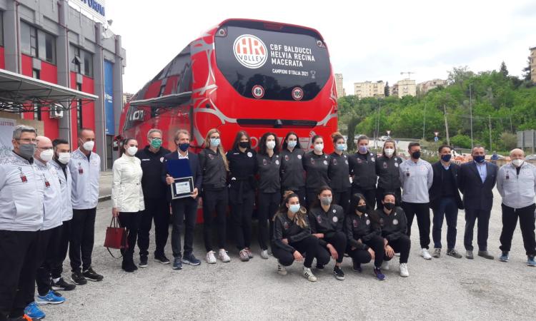 Cbf Balducci Macerata e Contram, un connubio vincente: premiata la squadra con una targa Cbf Balducci Macerata e Contram, un connubio vincente: premiata la squadra con una targa