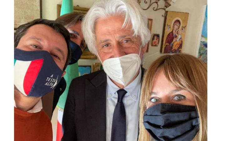 Macerata, Parcaroli incontra Salvini a Roma e lo invita allo Sferisterio: "Uno sguardo al futuro" Macerata, Parcaroli incontra Salvini a Roma e lo invita allo Sferisterio: "Uno sguardo al futuro"