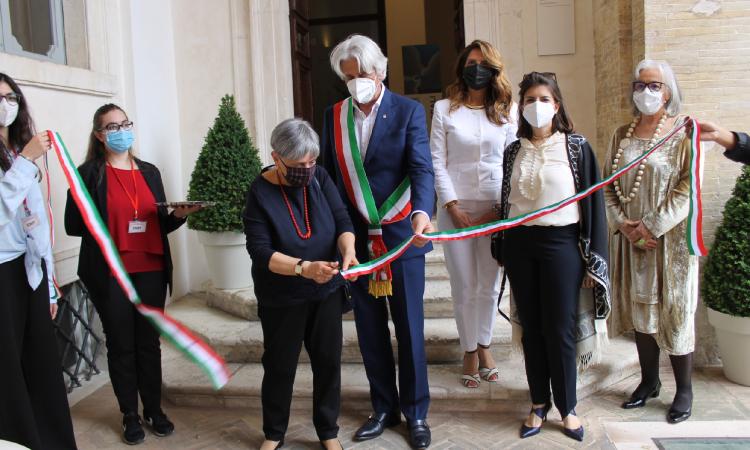 Macerata, taglio del nastro a Palazzo Buonaccorsi: parte la mostra dedicata all'artista Tullio Crali (FOTO) Macerata, taglio del nastro a Palazzo Buonaccorsi: parte la mostra dedicata all'artista Tullio Crali (FOTO)