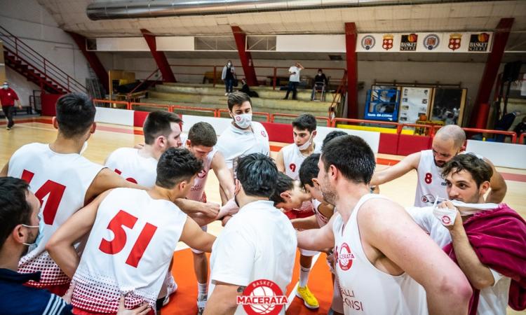 Coppa Centenario, il Basket Macerata trionfa in trasferta: Civitanova sconfitta in volata