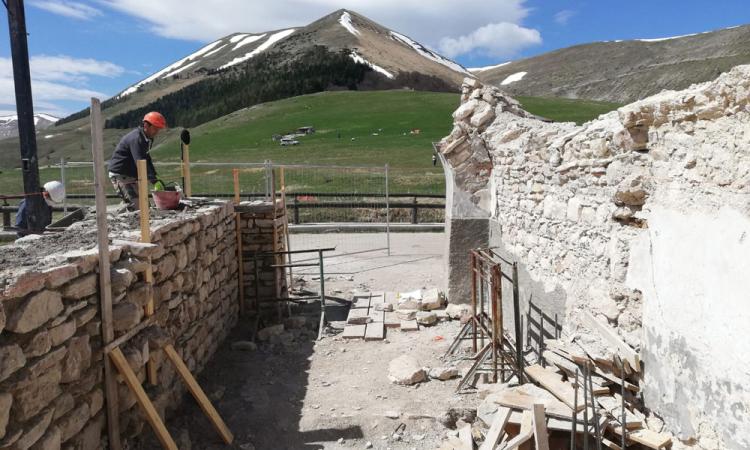 La "bella stagione" dà il via ai lavori nella chiesa della Madonna della Còna (FOTO) La "bella stagione" dà il via ai lavori nella chiesa della Madonna della Còna (FOTO)
