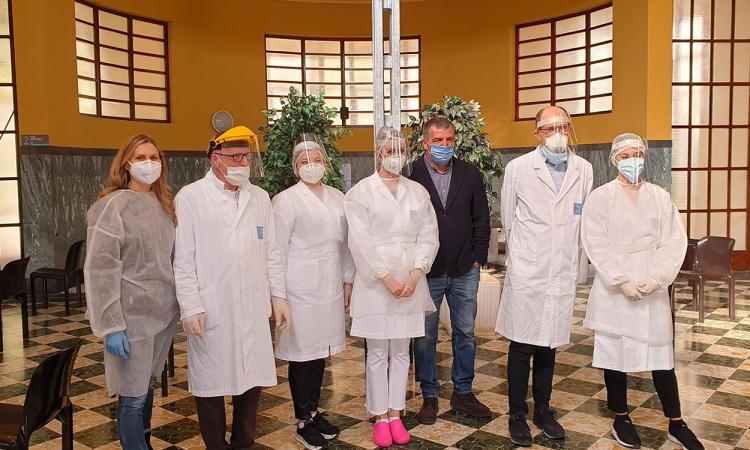 Tolentino, raddoppiano i vaccini alle Terme: "Si viaggerà al ritmo di 220 dosi giornaliere"