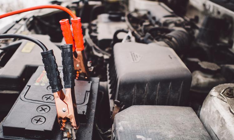 Cosa fare se la batteria della propria auto si scarica