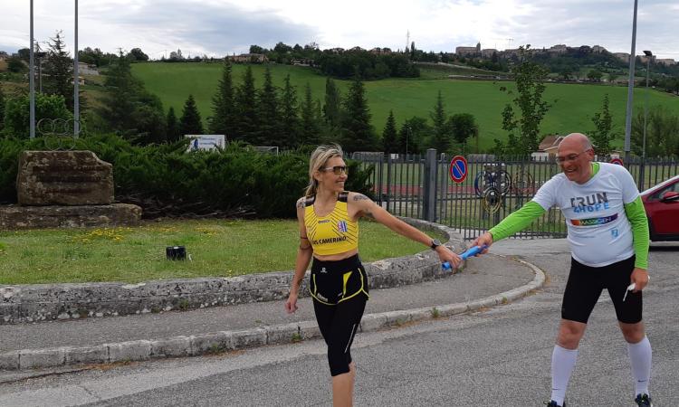 Camerino, parte la staffetta "Run4Hope": si raccolgono fondi per la ricerca contro i tumori Camerino, parte la staffetta "Run4Hope": si raccolgono fondi per la ricerca contro i tumori