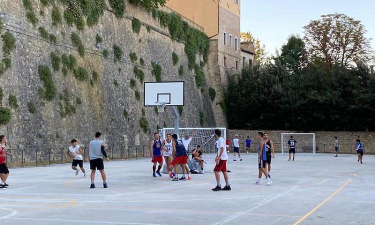 Camerino riparte dallo sport: parchi e aree pubbliche assegnati gratis ai titolari delle palestre Camerino riparte dallo sport: parchi e aree pubbliche assegnati gratis ai titolari delle palestre