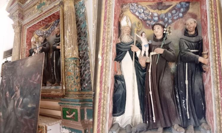 Mogliano, sensazionale scoperta artistica: dietro la tela d'altare spunta un gruppo scultoreo