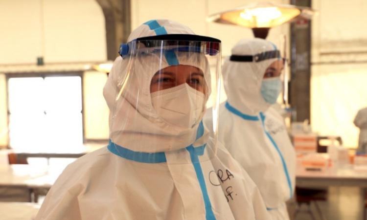 Covid, nelle Marche ricoveri (-14) e tasso di incidenza del virus continuano a scendere