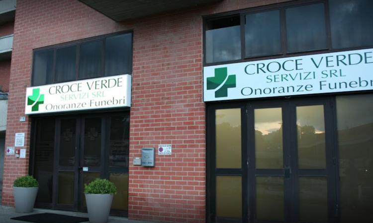 Foto con il cadavere, accuse infondate contro la Croce Verde Servizi Srl: riconosciuta estraneità Foto con il cadavere, accuse infondate contro la Croce Verde Servizi Srl: riconosciuta estraneità
