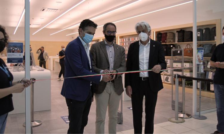L'Aquila, aperto il nuovo Med Store: negozio dedicato al mondo Apple