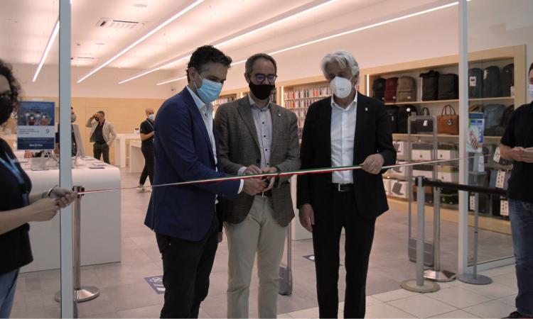 L'Aquila, aperto il nuovo Med Store: negozio dedicato al mondo Apple L'Aquila, aperto il nuovo Med Store: negozio dedicato al mondo Apple