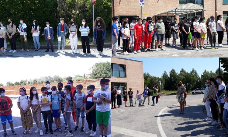 Morrovalle, gli studenti della scuola media fanno da "Cicerone" ai bambini di quinta elementare Morrovalle, gli studenti della scuola media fanno da "Cicerone" ai bambini di quinta elementare