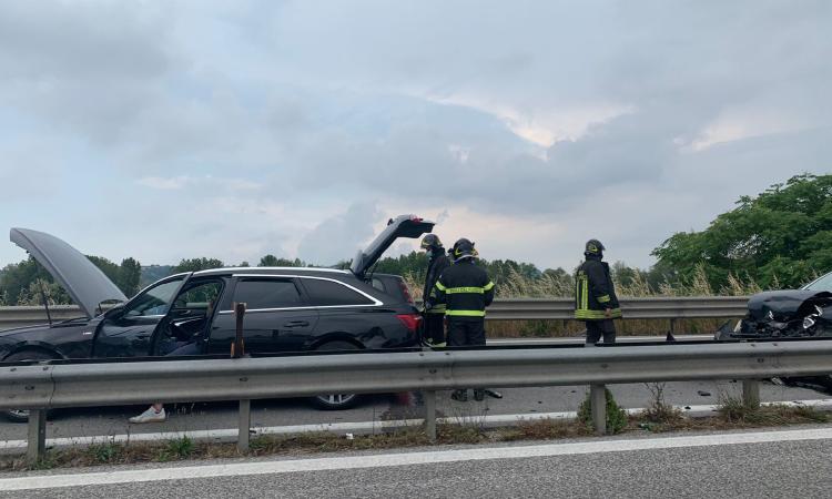 Montecosaro, tamponamento in superstrada: traffico paralizzato Montecosaro, tamponamento in superstrada: traffico paralizzato