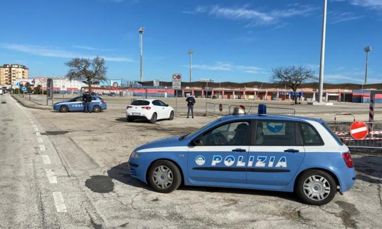 Civitanova, in fuga con lo scooter non rispettano l'alt: uno aveva il mezzo rubato, l'altro droga