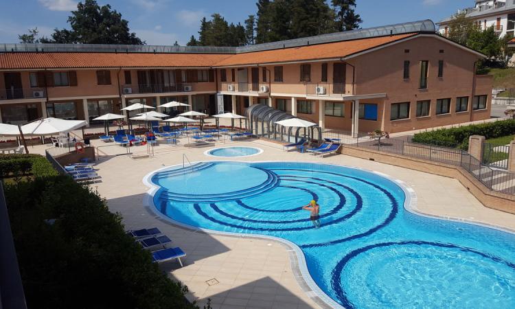 Macerata, alle terme di Sarnano con il bus: via al servizio gratuito. Gli orari Macerata, alle terme di Sarnano con il bus: via al servizio gratuito. Gli orari