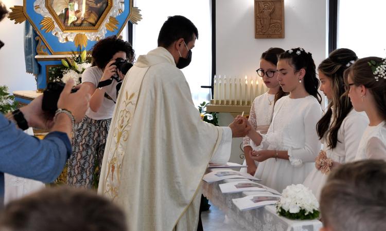 Muccia, tornano le comunioni dopo 4 lunghi anni: la speranza riparte da 7 bambini