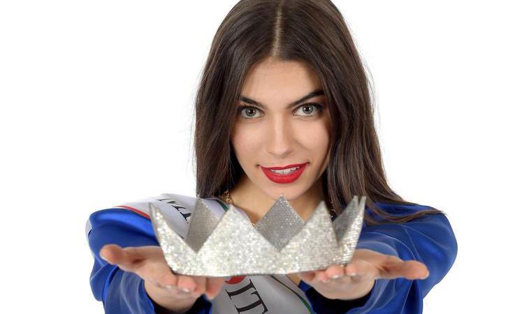 A Tolentino arriva Miss Italia per i mercoledì di "shopping sotto le stelle": Italia-Svizzera sui maxi schermi A Tolentino arriva Miss Italia per i mercoledì di "shopping sotto le stelle": Italia-Svizzera sui maxi schermi