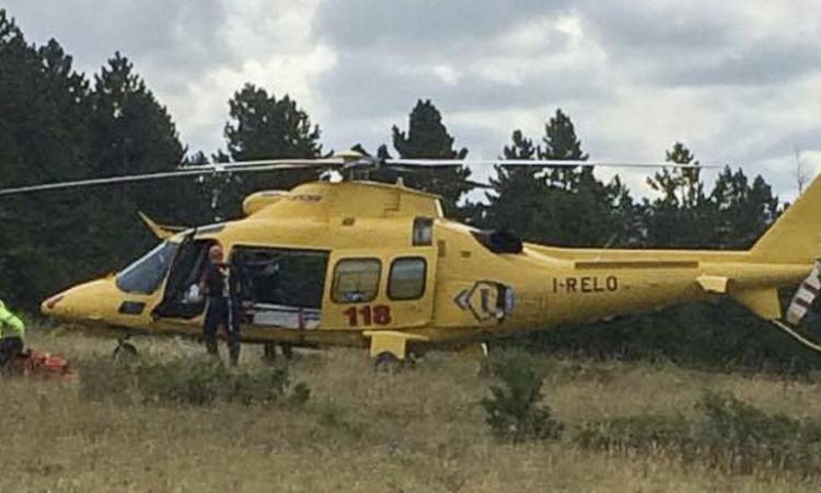 Matelica, finisce con l'auto nella scarpata: donna soccorsa in eliambulanza