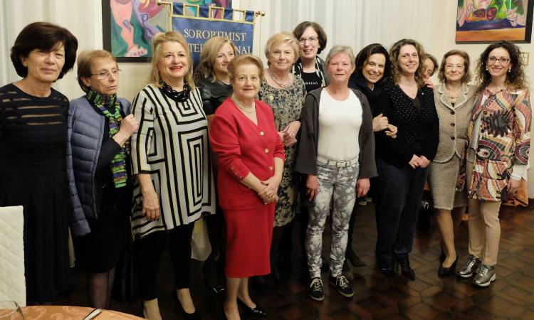 Soroptimist club Macerata, addio a Cristina Monachesi: "Ci mancherà il suo entusiasmo" Soroptimist club Macerata, addio a Cristina Monachesi: "Ci mancherà il suo entusiasmo"