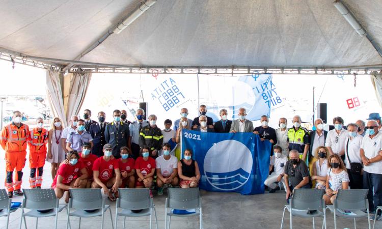 Civitanova, bandiera Blu consegnata alla città: "Frutto di uno sforzo collettivo"