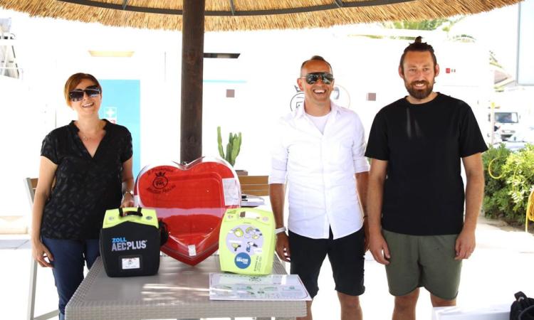Civitanova, allo 'Chalet la Lampara' arriva un defibrillatore grazie all'associazione "Il principe Mattia Perini" Civitanova, allo 'Chalet la Lampara' arriva un defibrillatore grazie all'associazione "Il principe Mattia Perini"
