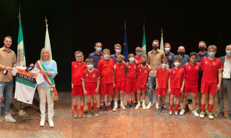 San Severino festeggia la promozione in serie A di Felicioli col Venezia al teatro Feronia San Severino festeggia la promozione in serie A di Felicioli col Venezia al teatro Feronia
