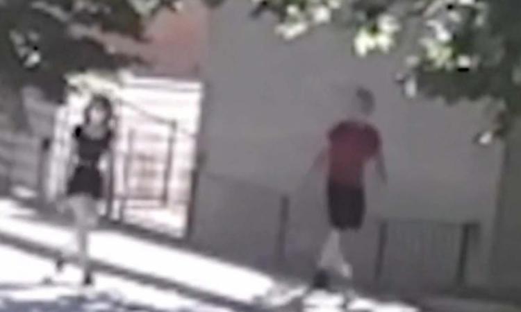 Chiara, uccisa da un suo coetaneo 16enne: prima la abbraccia poi la accoltella a morte Chiara, uccisa da un suo coetaneo 16enne: prima la abbraccia poi la accoltella a morte