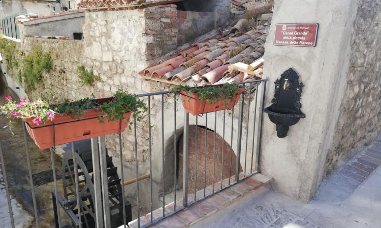 Pioraco, la piccola Venezia delle Marche ha il suo "Canal Grande": oggi il taglio del nastro