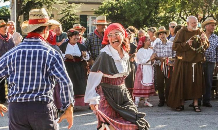 A Camporota di Treia ritorna la sagra del maialino alla brace: il programma (VIDEO)