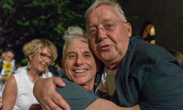 Macerata, i "100 cittadini" del Flauto Magico piangono la scomparsa del regista Graham Vick Macerata, i "100 cittadini" del Flauto Magico piangono la scomparsa del regista Graham Vick