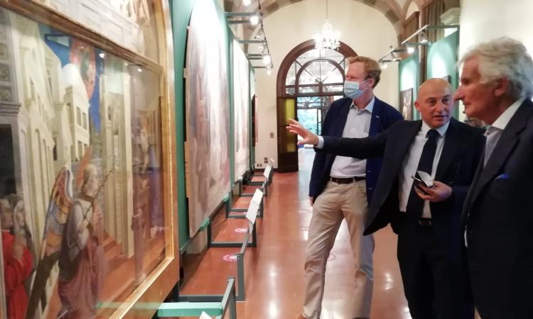 L'ambasciatore d'Austria in visita a Camerino: "Colpito dalla bellezza della città nonostante le ferite del sisma"