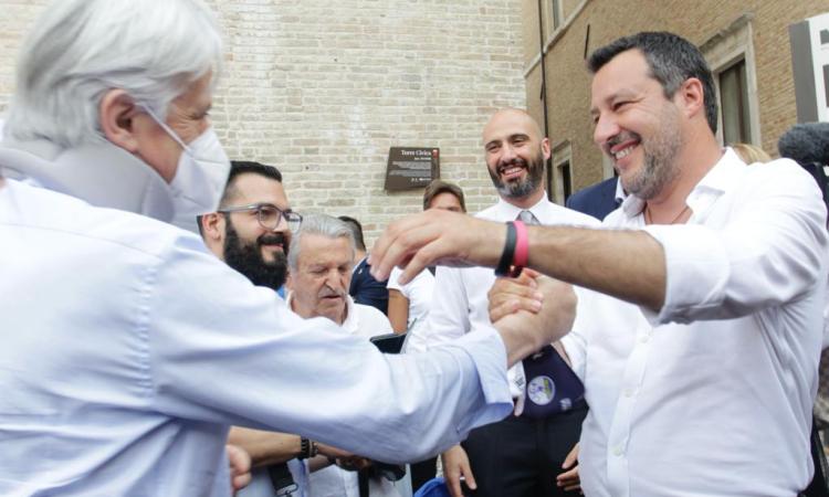 Salvini a Macerata: "Green pass inutile". Sulle discoteche: "c'è qualcuno che odia i giovani" (Foto e Video)