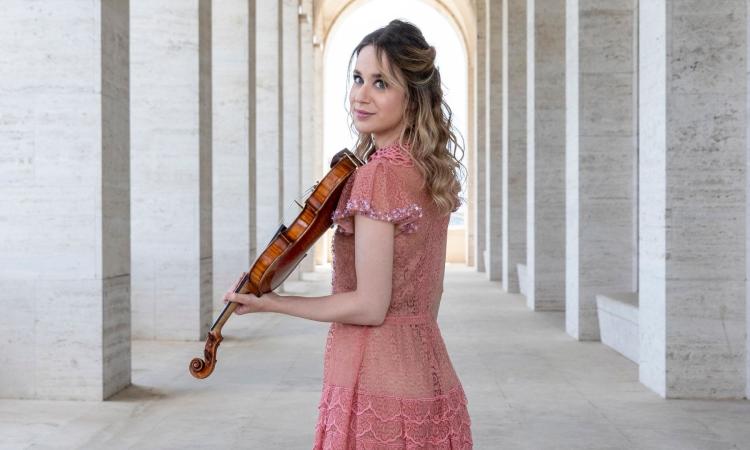 Treia, dopo 5 anni riapre al pubblico il giardino di Villa Spada: in concerto la violinista Anna Tifu