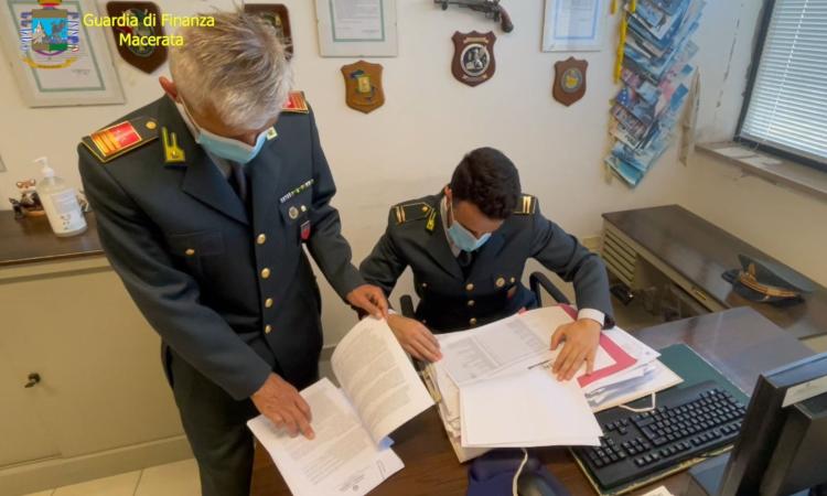 Appalti irregolari per oltre 200mila euro in un Comune dell'entroterra maceratese: due gli indagati Appalti irregolari per oltre 200mila euro in un Comune dell'entroterra maceratese: due gli indagati