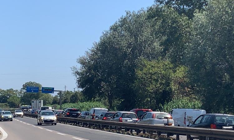 Civitanova, incidente in superstrada: più auto coinvolte, traffico bloccato (FOTO)