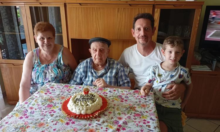 CIvitanova, Alfonso Cestola festeggia 100 anni: grande festa in famiglia