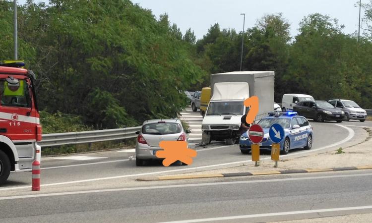 Incidente a Corridonia: auto entra contromano nella rampa di uscita della superstrada