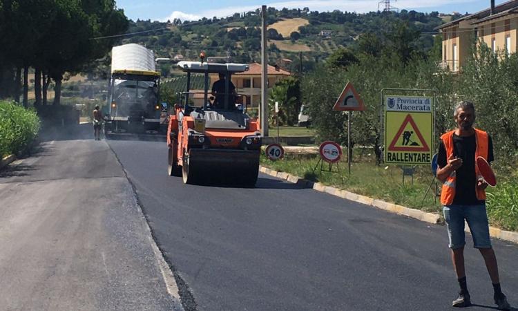 Nuovo asfalto per la provinciale 102 "Potenza Picena - Bivio Regina": sul piatto 100mila euro
