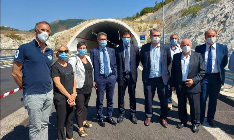 Quadrilatero, aperto a quattro corsie un altro tratto della statale 76. Acquaroli: "Opera strategica"