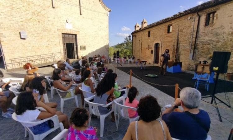 Friku Festival, spettacoli di magia e teatro di strada per bambini e famiglie dal 17 al 22 agosto