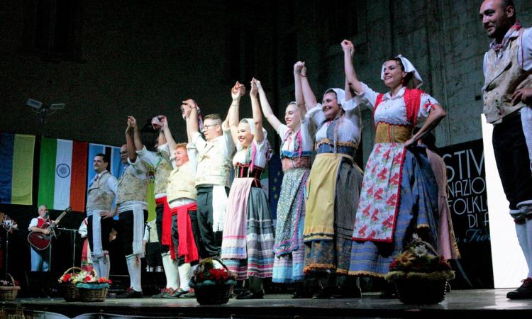 Civitanova, torna il festival internazionale del folklore: appuntamento il 21 agosto Civitanova, torna il festival internazionale del folklore: appuntamento il 21 agosto