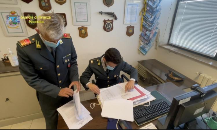 Lavoratori pagati in nero e abuso della cassa integrazione: denunciato imprenditore