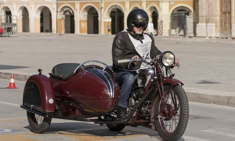 Fa tappa a San Severino la rievocazione storica del Circuito del Chienti e Potenza di moto d'epoca