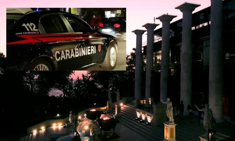 Prende a schiaffi la compagna e poi aggredisce i carabinieri: chiusa la discoteca Baia Imperiale Prende a schiaffi la compagna e poi aggredisce i carabinieri: chiusa la discoteca Baia Imperiale