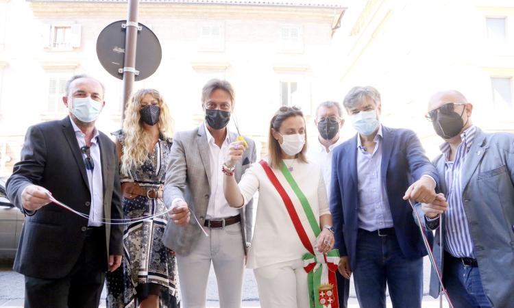 Macerata, apre la prima sede marchigiana dell'azienda di fornitura energetica Vus Com (FOTO)