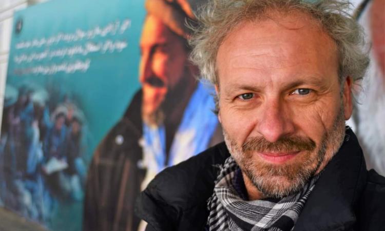 Emanuele Tacconi e i suoi anni in Afghanistan: "Nessuno dei miei amici risponde, è angosciante" Emanuele Tacconi e i suoi anni in Afghanistan: "Nessuno dei miei amici risponde, è angosciante"