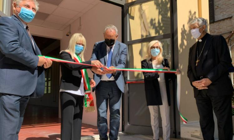 San Severino, taglio del nastro per la nuova aula sistemi all'Ipsia "Ercole Rosa" San Severino, taglio del nastro per la nuova aula sistemi all'Ipsia "Ercole Rosa"