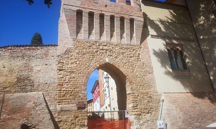 Tolentino, Porta Marina torna a nuova luce: taglio del nastro il 4 settembre